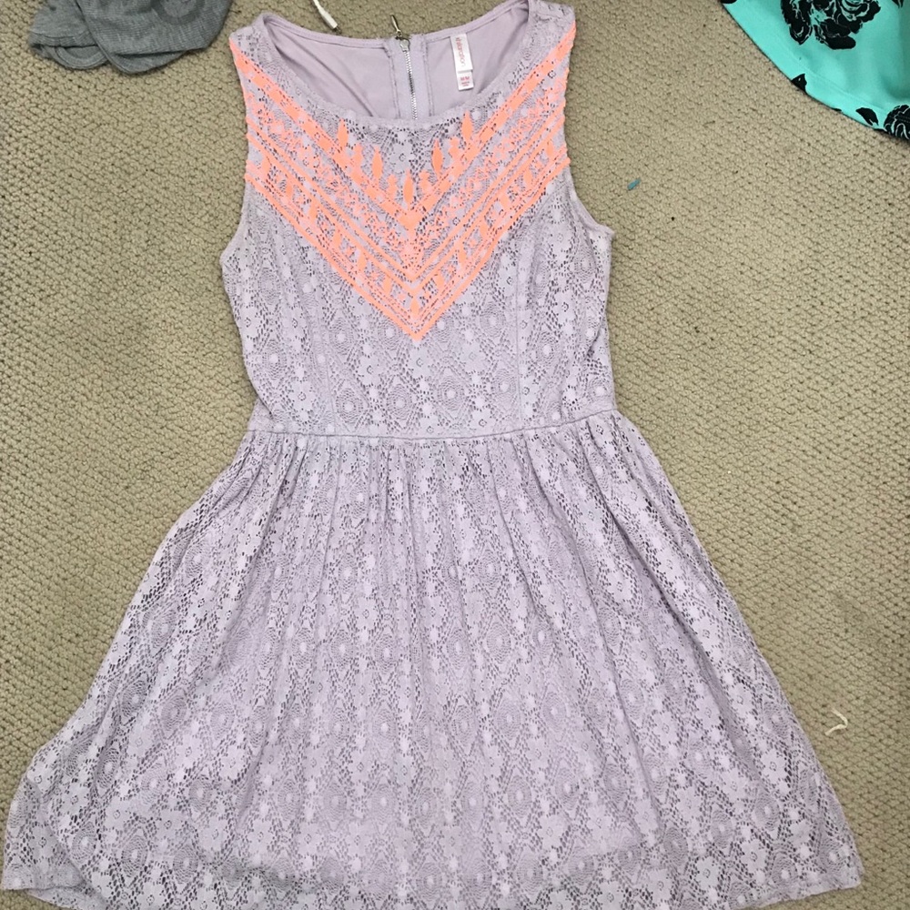 lace, sleeveless dress